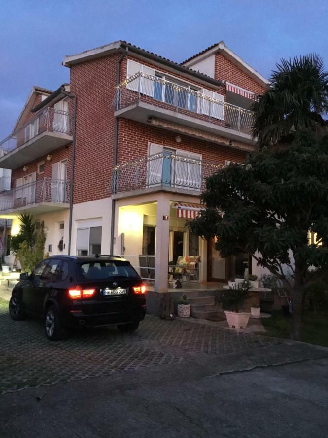 Apartments More Pirovac Buitenkant foto